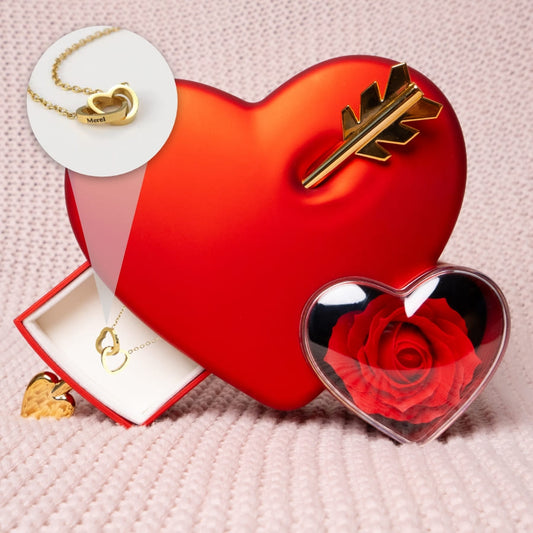 Ewige Amor-Rosenbox mit gravierter Doppelherz-Halskette