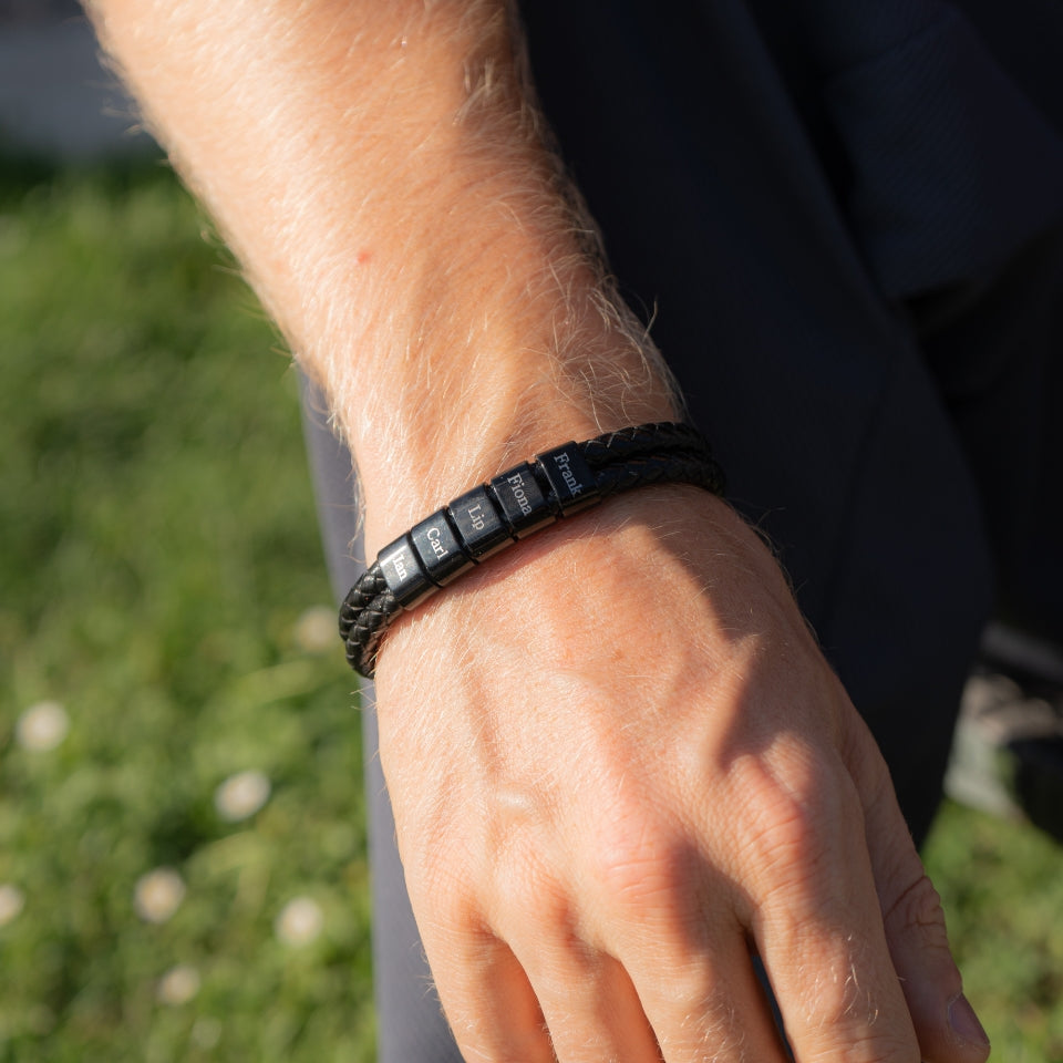 Leren armband met gegraveerde elementen