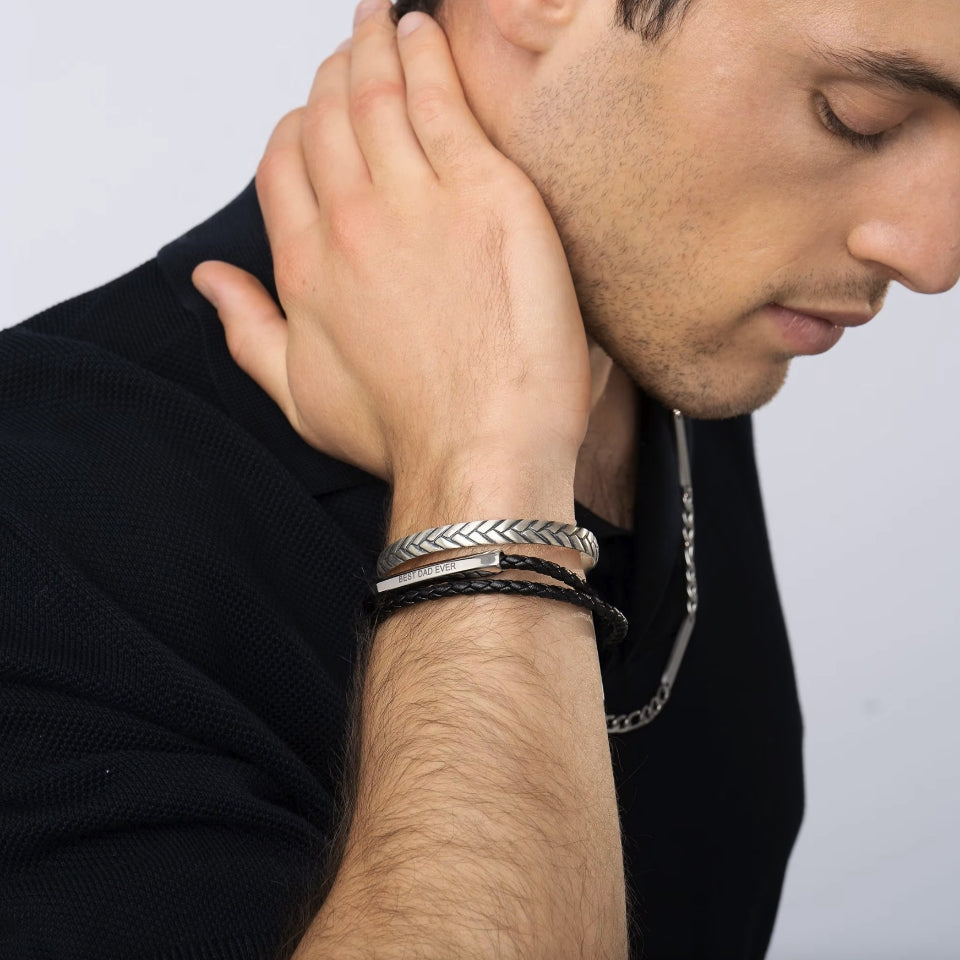 Lederarmband mit personalisierter Gravur