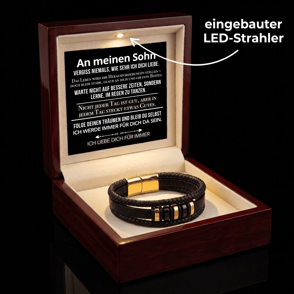 Frontal geöffnete Holzbox mit beleuchteter Karte An meinen Sohn, Lederarmband mit Goldverschluss, Hinweis auf LED-Strahler