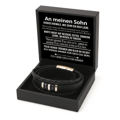 Geschenkbox schräg von vorne mit Karte An meinen Sohn und Lederarmband mit Goldverschluss vor weißem Hintergrund