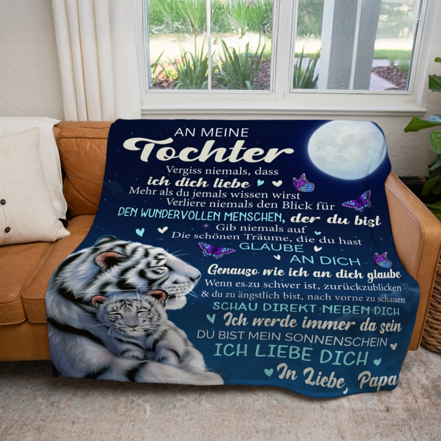 An meine Tochter - Kuscheldecke mit liebevoller Botschaft bei Nacht