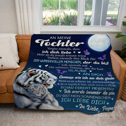 An meine Tochter - Kuscheldecke mit liebevoller Botschaft bei Nacht