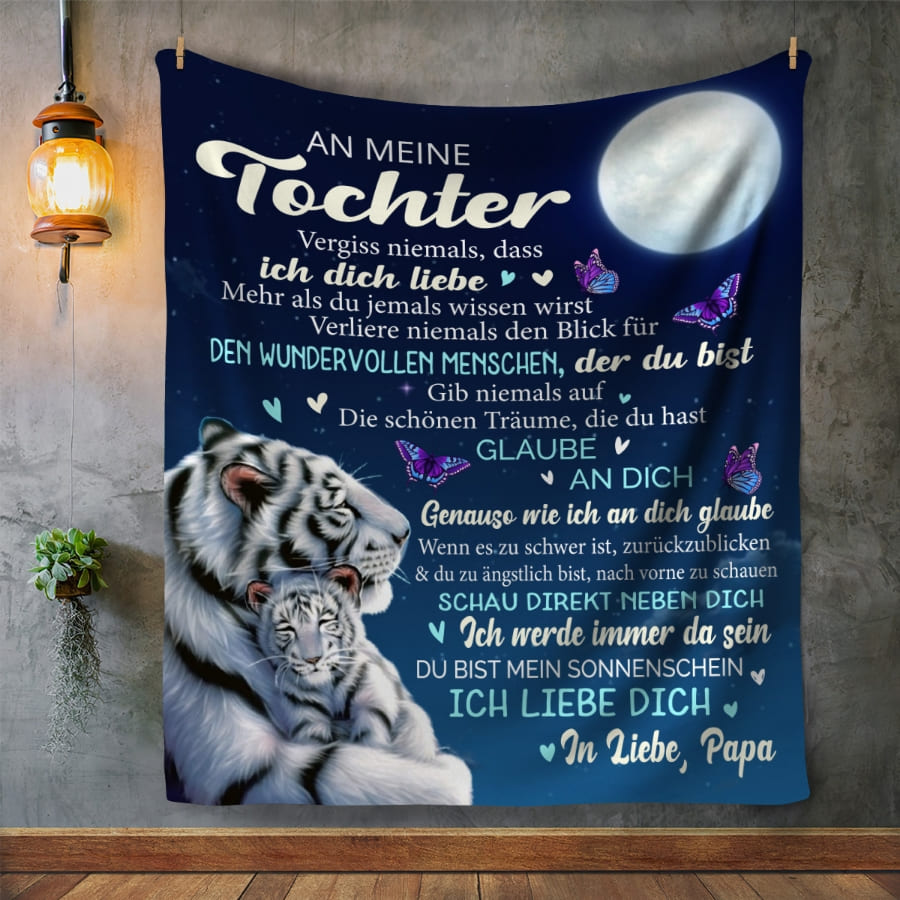 An meine Tochter - Kuscheldecke mit liebevoller Botschaft bei Nacht
