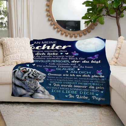 An meine Tochter - Kuscheldecke mit liebevoller Botschaft bei Nacht