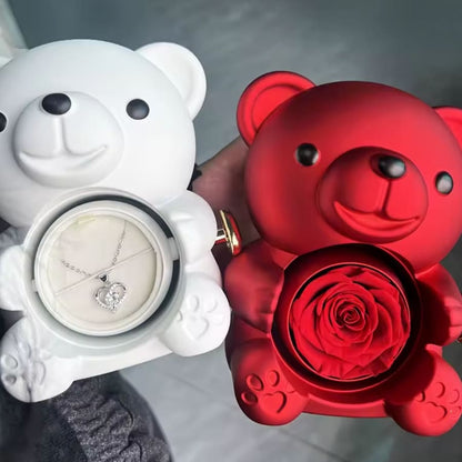 Ewige Teddy Rosenbox mit edlem Herzschmuck