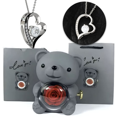 Ewige Teddy Rosenbox mit edlem Herzschmuck