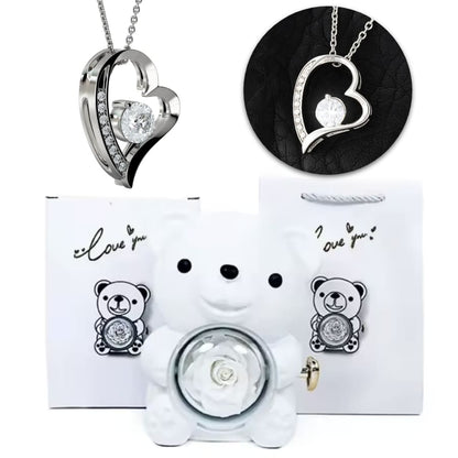 Ewige Teddy Rosenbox mit edlem Herzschmuck