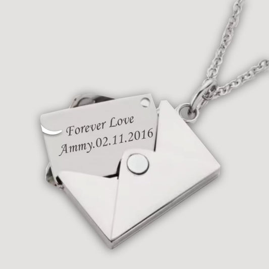 Personalisierte Halskette mit versteckter Liebesbotschaft