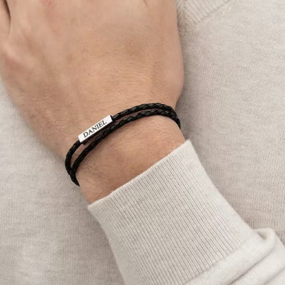 Geflochtenes Lederarmband mit Gravur-Element