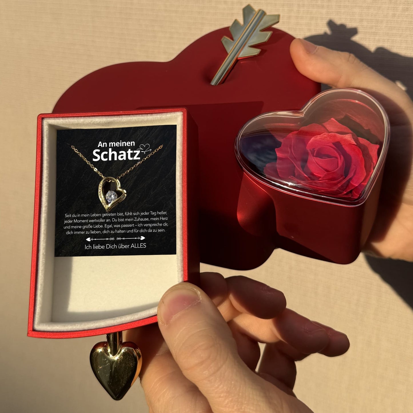 Ewige Amor-Rosenbox – Herzanhänger & liebevollen Notiz