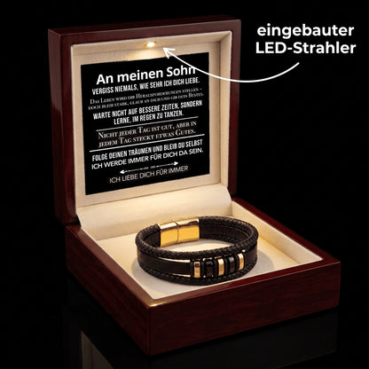 Frontal geöffnete Holzbox mit beleuchteter Karte An meinen Sohn, Lederarmband mit Goldverschluss, Hinweis auf LED-Strahler