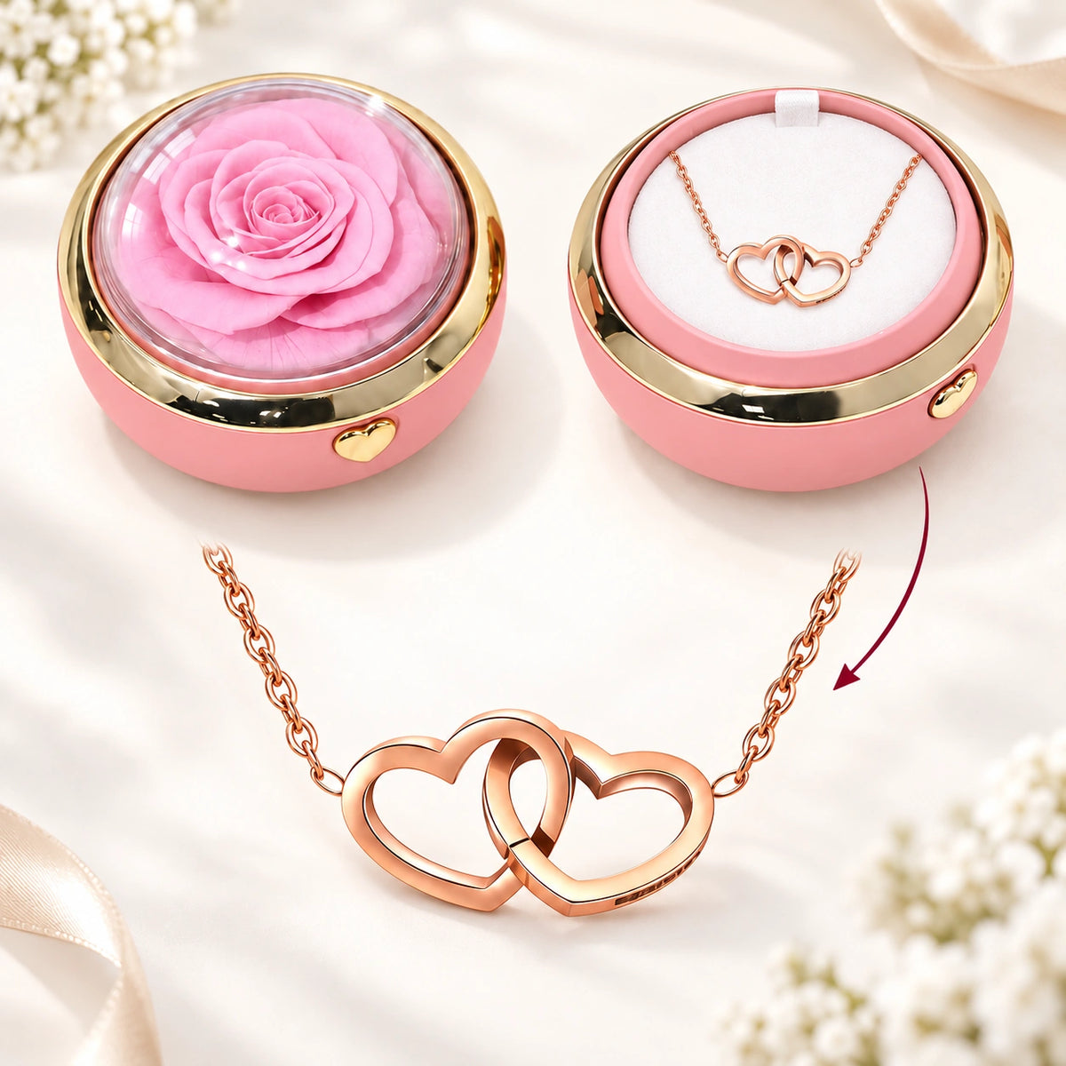 Detailansicht: rosa Kuppel-Rosenbox und Doppelherz-Halskette in 14k Roségold