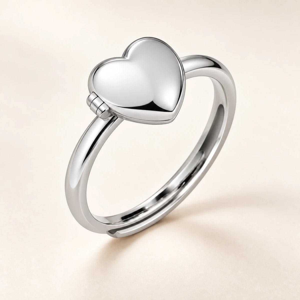 Herz-Medaillonring in 14k Weißgold, geschlossen