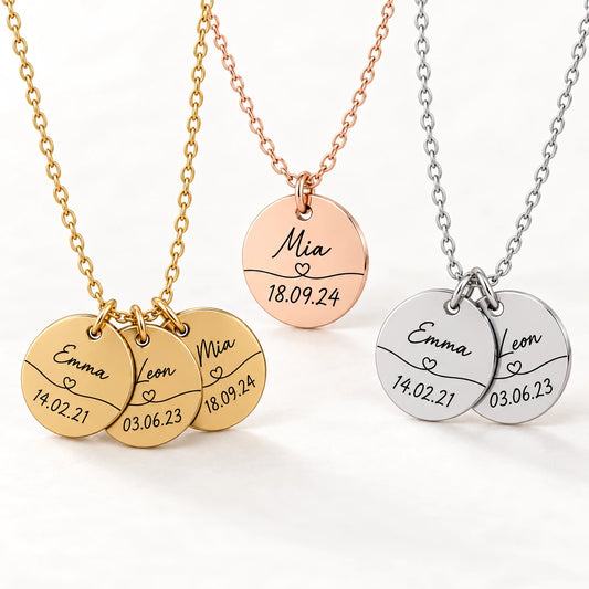 Halskette mit Name und Datum in 18k Gelbgold, 14k Roségold und 14k Weißgold mit gravierten Plättchen