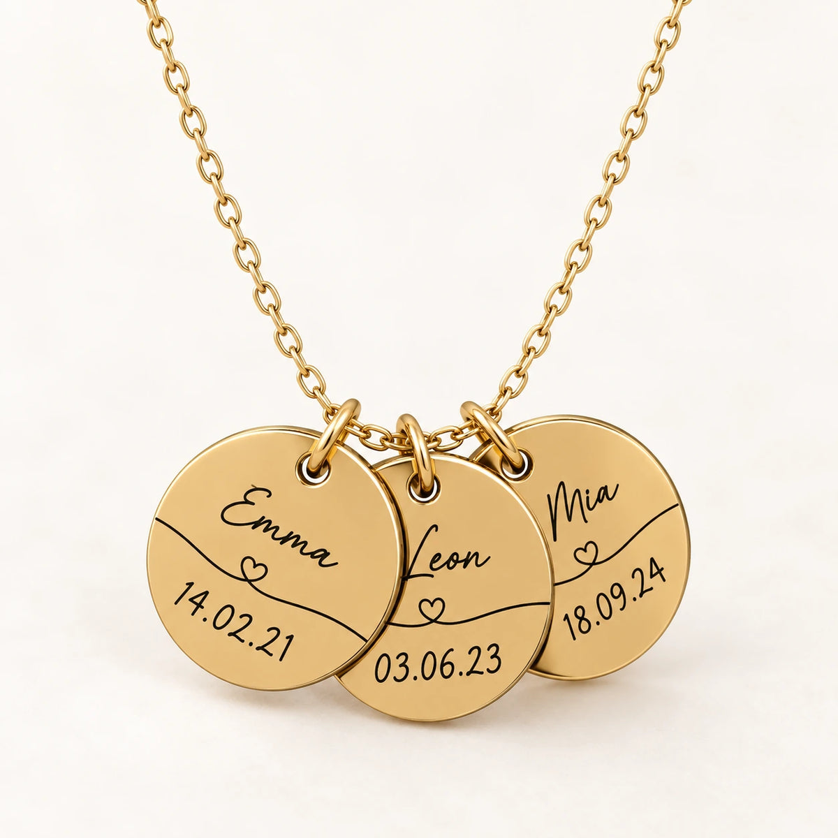 Halskette mit drei gravierten Plättchen in 18k Gelbgold