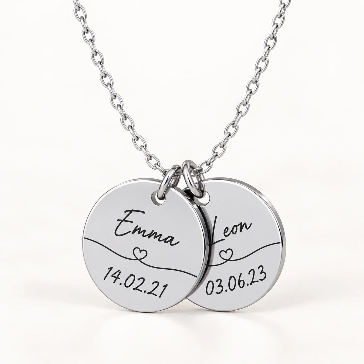 Halskette mit zwei gravierten Plättchen in 14k Weißgold
