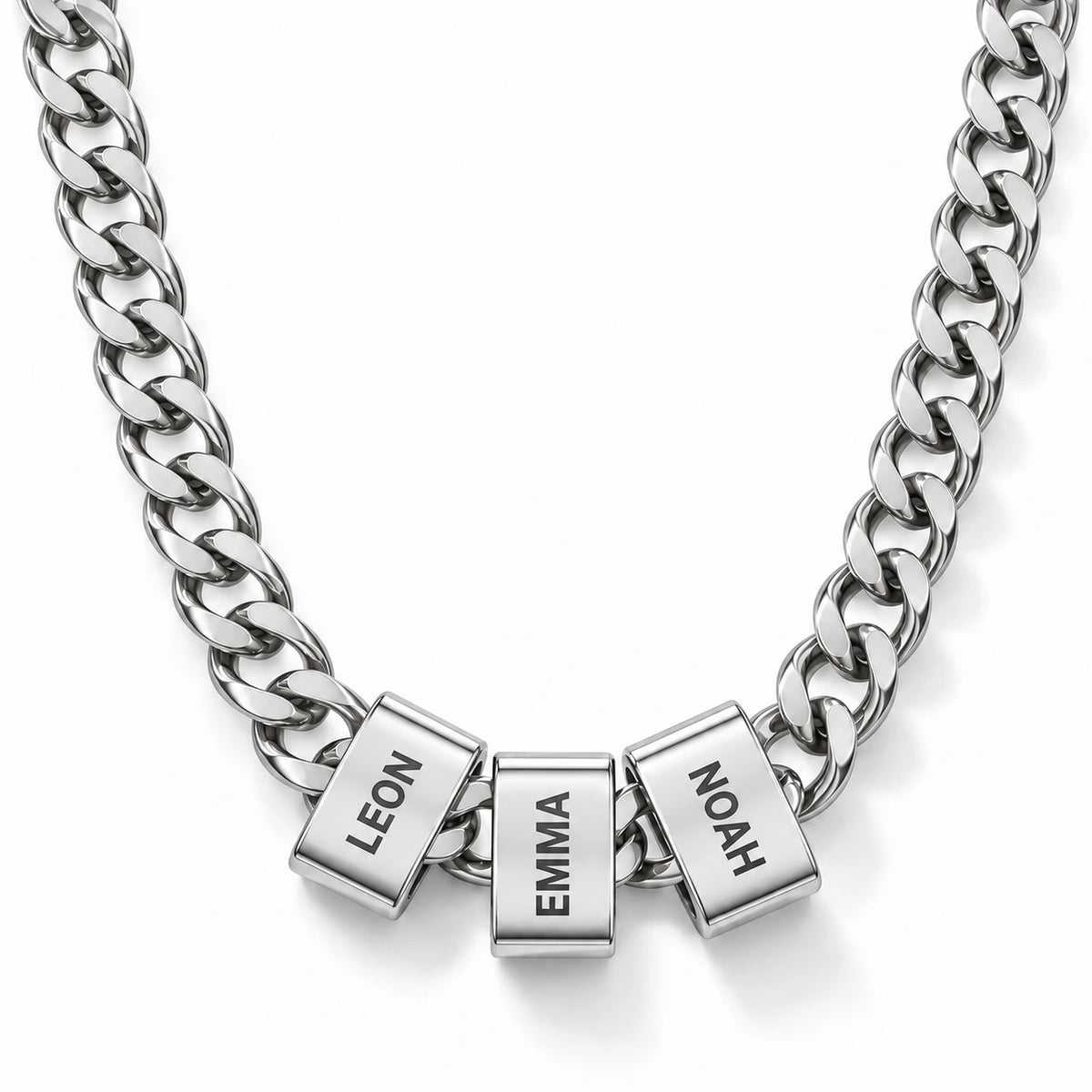 Silberne Cuban Chain Halskette mit gravierten Beads, Freisteller