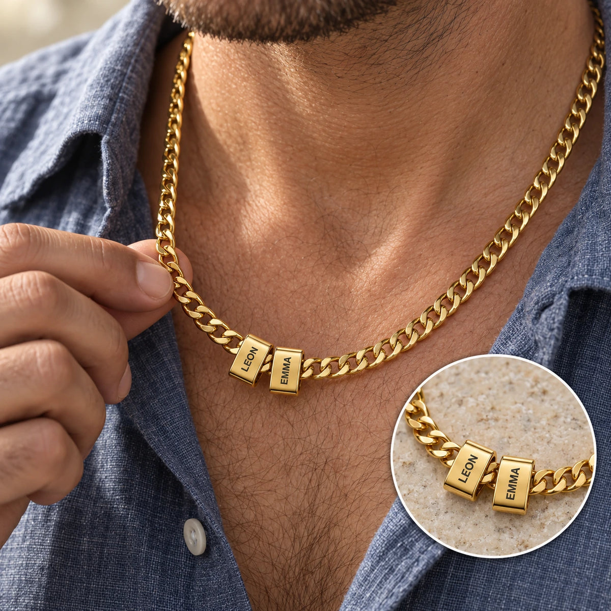 Goldene Cuban Chain mit gravierten Beads am Hals getragen, Detail