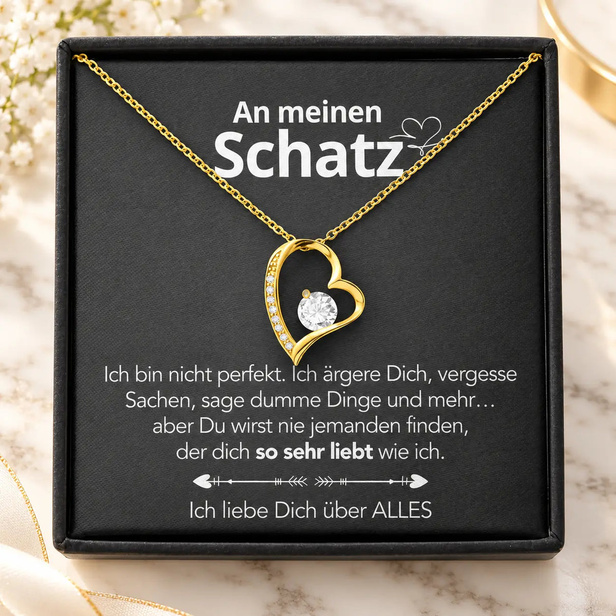 Gelbgold-Herzanhänger auf Karte An meinen Schatz in schwarzer Premium-Box, frontales Variantenmotiv