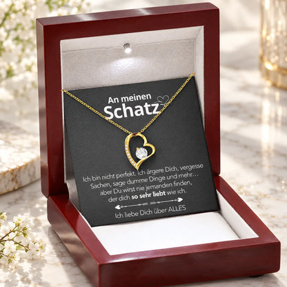 Gelbgold-Herzanhänger auf Karte An meinen Schatz in geöffneter Mahagoni-Stil Luxus-Box