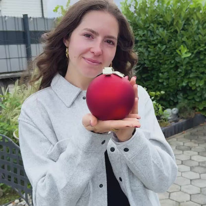 Ewige Rose in Kugelbox – Doppelherz-Halskette mit persönlicher Gravur